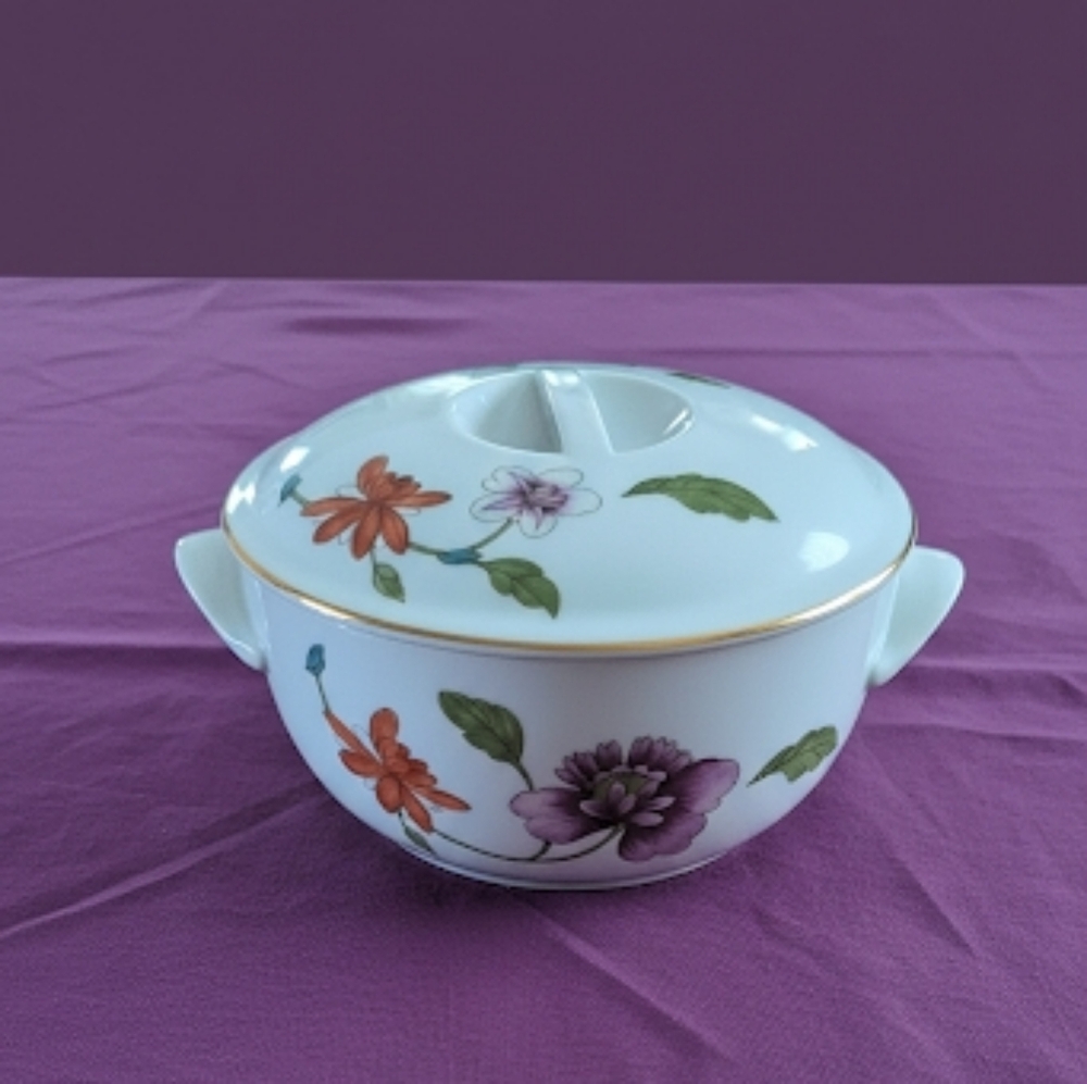 Royal Worcester "Astley" Covered Casserole/Vegetable Dish